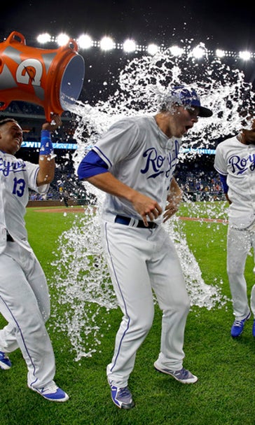 Royals beat Twins 2-1 in 14 innings on Escobar’s homer